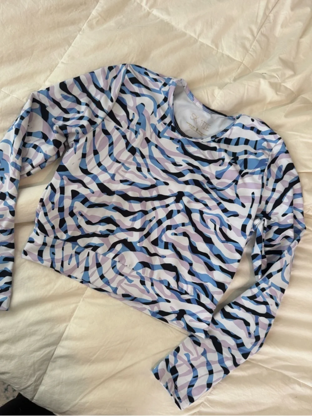 SKATIE SWIMWEAR Abstract Wave Long Sleeve Crop Top / Rash guard